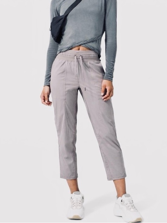 lululemon athletica Pants - Lululemon Dance Studio Crop *25" Size 12